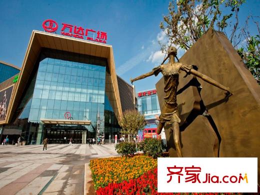 逸景公館配套之萬(wàn)達(dá)廣場(chǎng)