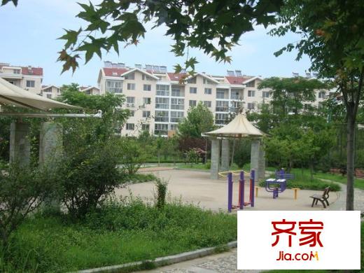 御墅臨楓外景圖