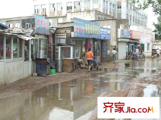 興旺花園配套圖所處的臺柳路（雨后）