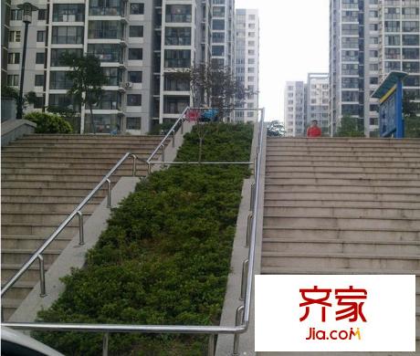 海爾海延雅居外景圖在小區(qū)里也可以爬山哦