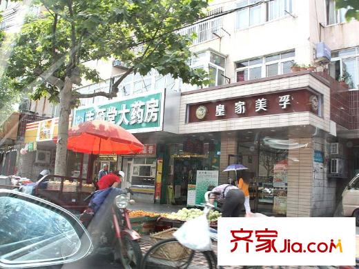 萬(wàn)科藍(lán)山配套圖周邊配套之伊春路兩邊的商業(yè)街