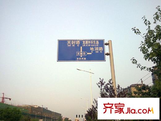 銀河丹堤配套圖南東風東路道路指示牌