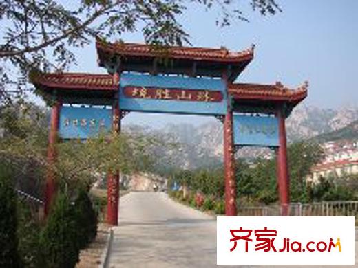 云龍港灣向北10千米小珠山景區(qū)