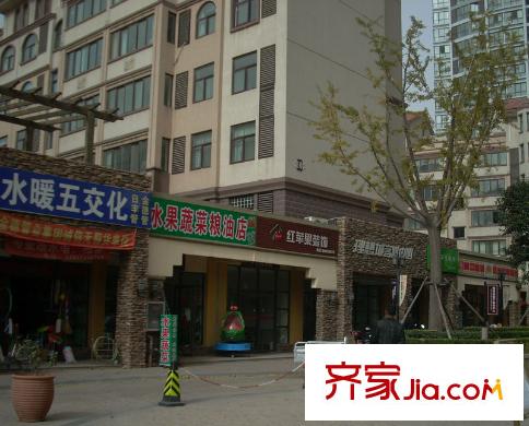 遠(yuǎn)大理想城配套圖社區(qū)入口處商店