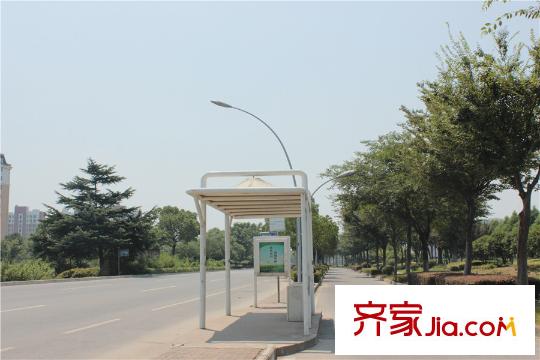 森隆?滿園公交站臺(tái)
