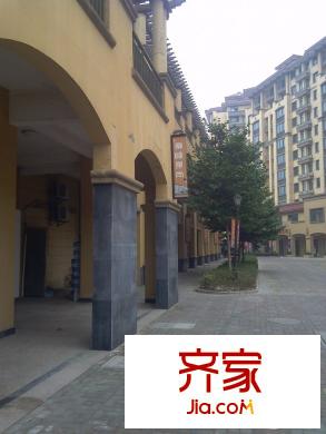 秦峰廣場(chǎng)小區(qū)外景圖 