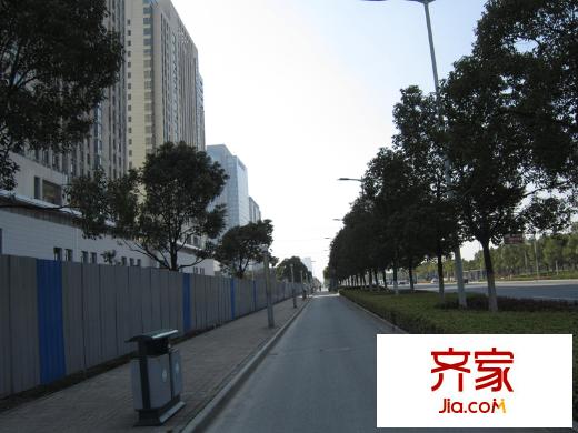 和興東城三期沿前進(jìn)路實(shí)景(2013.03)