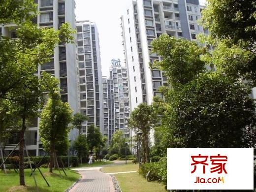晶藍(lán)上城外景圖 