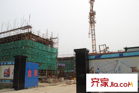 觀湖壹號(hào)小區(qū)西20米處觀林路在建昆山二中（2015.7）