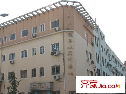 凱景花園配套圖不遠處的青島市服務業(yè)實訓基地