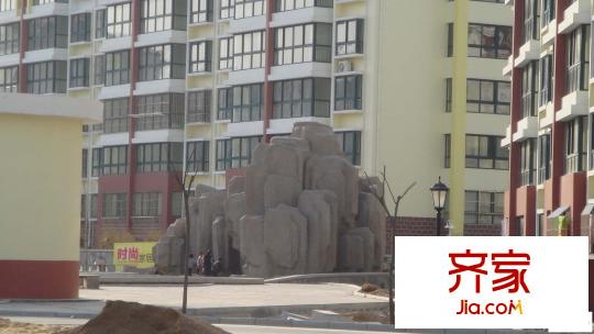 御景山莊外景圖小區(qū)綠化率和中心廣場(chǎng)一角