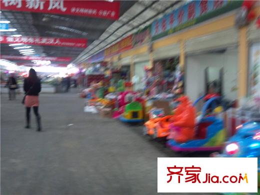 錦繡龍城八期鎏園周邊菜市場(chǎng)內(nèi)景