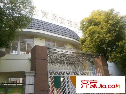 新世界夢湖香郡周邊的南京路幼兒園