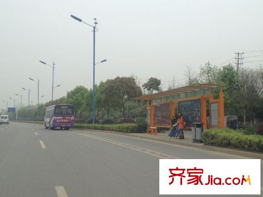 武夷名仕園附近公交站臺
