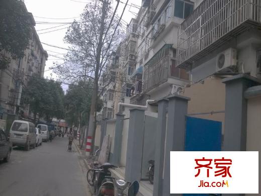 校門口外景圖