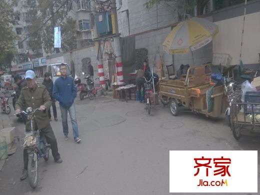 校門口外景圖