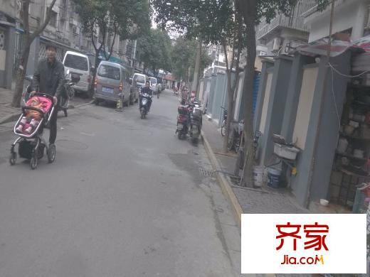 校門口外景圖
