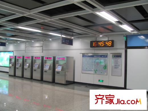 保利香檳國(guó)際配套圖北側(cè)400米地鐵站（2010.5）