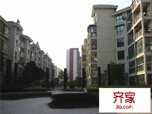 江南青年城外景圖