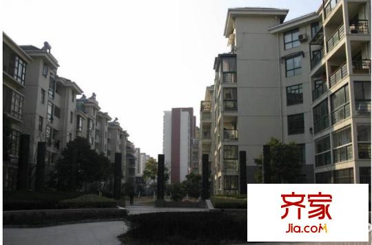 江南青年城外景圖 