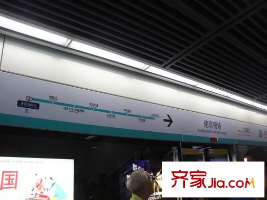 雍福龍庭周邊機(jī)場線候車站臺