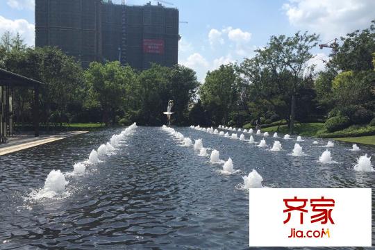 五礦崇文金城售樓處園區(qū)內(nèi)水景（2015-9-9）