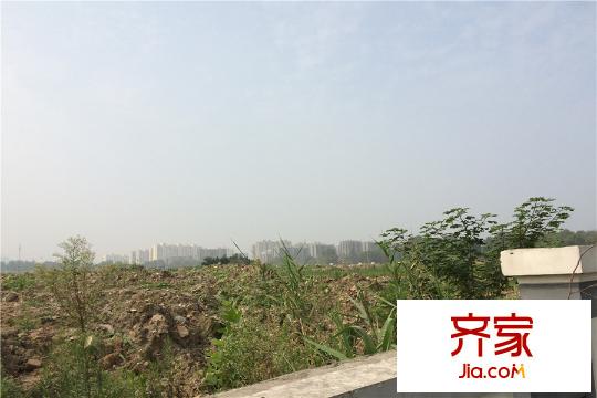 弘陽G17地塊工地內(nèi)部尚未平整（2015-08-27）