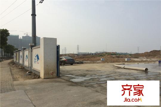 金浦紫御東方項目工地出入大門（2015-08-27）