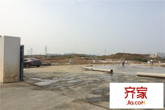 金浦紫御東方項目內部正在挖地基（2015-08-27）