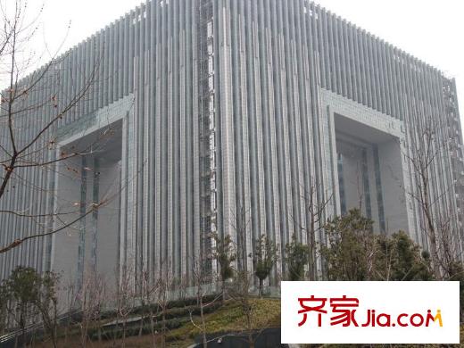 雨潤國際廣場項目對面的市政中心（2013.03）