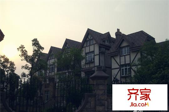 東墅山莊英郡華府小區(qū)一角（2015-3-26）