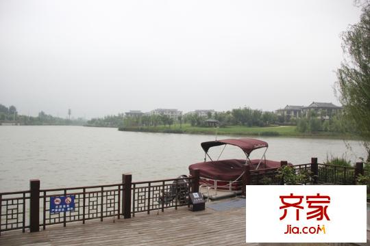 五礦九璽臺養(yǎng)心湖近景圖(2014-08-26)