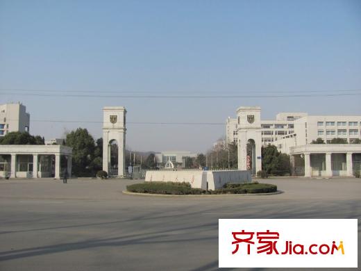 新城香溢紫郡項目東側(cè)緊挨的南京大學金陵學院