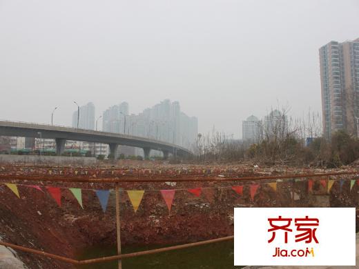 金輕鄭和南路地塊項(xiàng)目現(xiàn)場（2013-02-01）