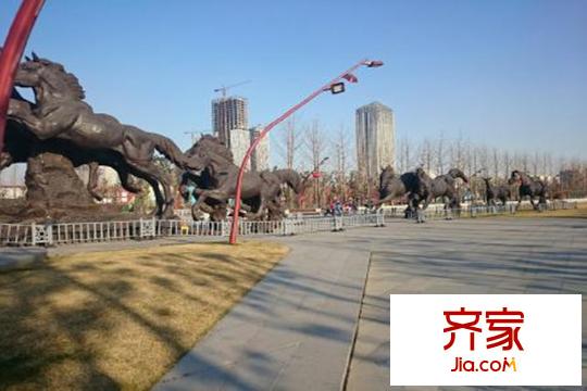 河西青奧城地塊路邊石像景觀（2015-3-25）