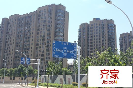 奧體月安街項(xiàng)目項(xiàng)目旁邊路牌（2015-5-21）