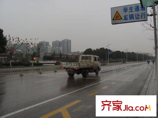 滟紫臺小區(qū)門口道路