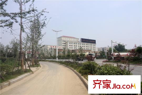 金盛田?錦上項(xiàng)目附近的龍華酒店（2015.5.21）