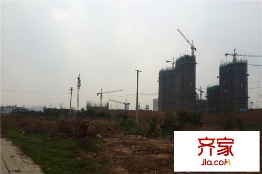 招商依云尚城在建的2#和5#（2015-03-30）