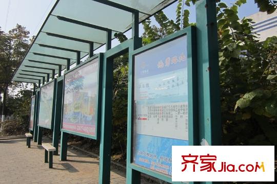 朗詩(shī)未來(lái)家D6公交站