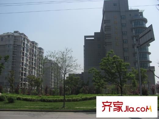中航樾府項目對面的亞都天元居