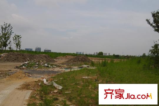 保利西江月距離項(xiàng)目1.5公里空地