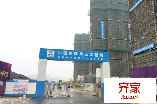 升龍?zhí)靺R工地門口（2015-6-23）