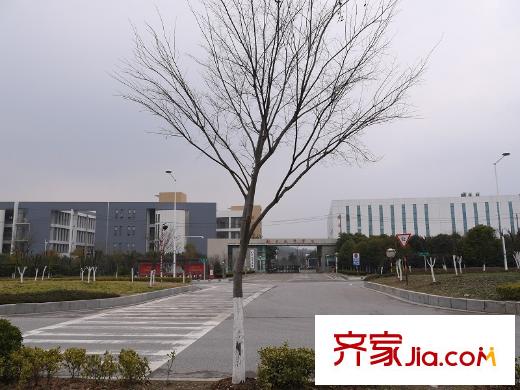 中天銘廷項目對面南京技師學院