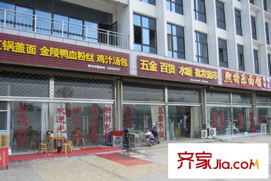 泰達(dá)青筑項(xiàng)目東側(cè)的寶華商業(yè)街