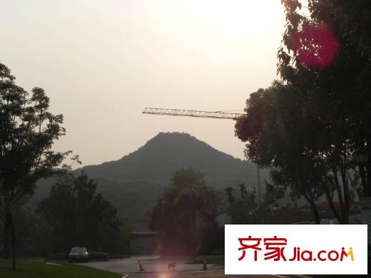 加州城小區(qū)后方山（2011.11）