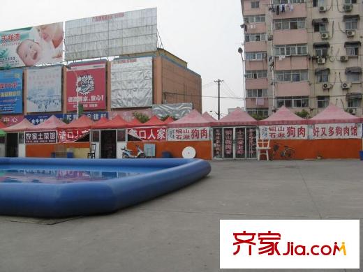 金王府配套圖小區(qū)西側(cè)門口排檔街（2010.8）