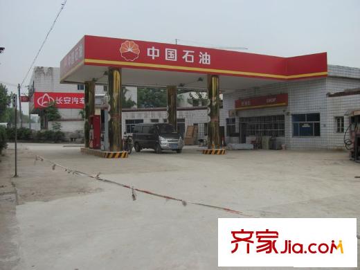 天華硅谷項(xiàng)目向南60米中國石油加油站（2010.05.28）