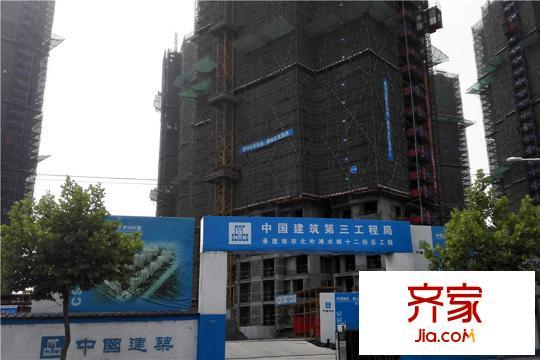 蘇寧威尼斯水城在建12街區(qū)大門2015.6.9