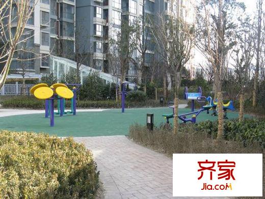 東渡國際青年城外景圖